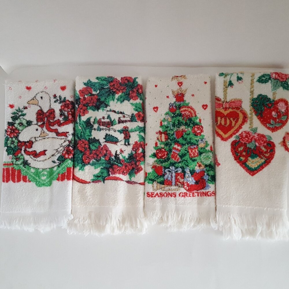 Vintage Christmas Kitchen Towels *AS IS* Please Read